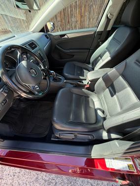 Red 2018 Volkswagen Jetta 1.4T SE