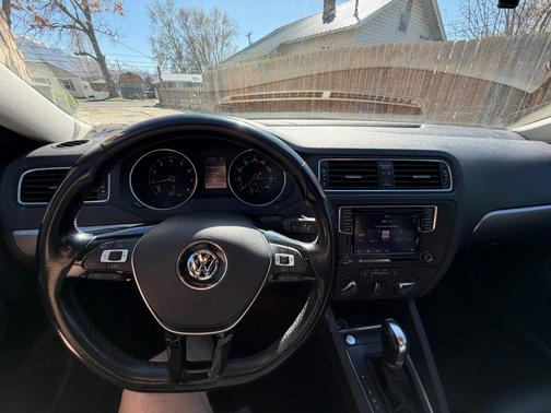 Red 2018 Volkswagen Jetta 1.4T SE