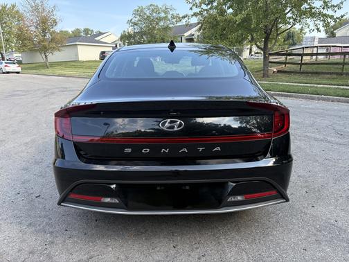 Black 2023 Hyundai SONATA SE