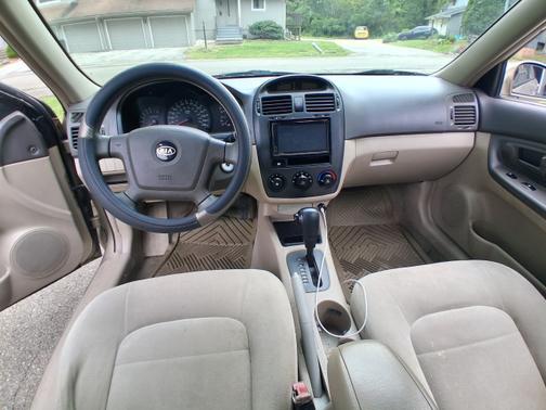 Gold 2005 Kia Spectra LX