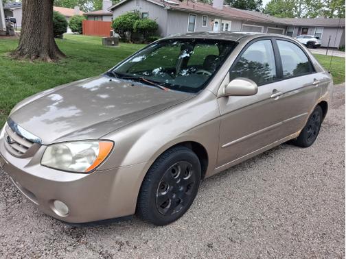 Gold 2005 Kia Spectra LX