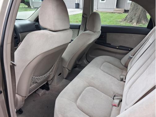 Gold 2005 Kia Spectra LX