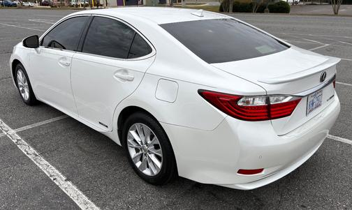 2014 Lexus ES 300h Base