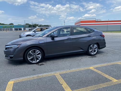 Photo 1 of 8 of 2018 Honda Clarity Plug-In Hybrid Base