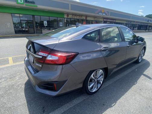 Photo 3 of 8 of 2018 Honda Clarity Plug-In Hybrid Base