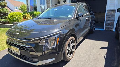 Black 2023 Kia Niro SX Touring