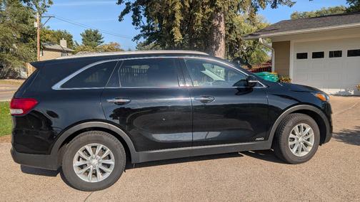 Black 2017 Kia Sorento LX