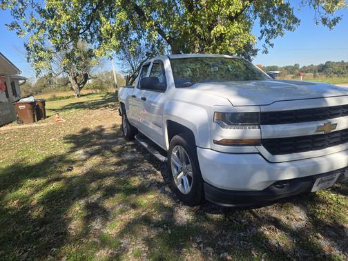 White 2018 Chevrolet Silverado 1500 Custom