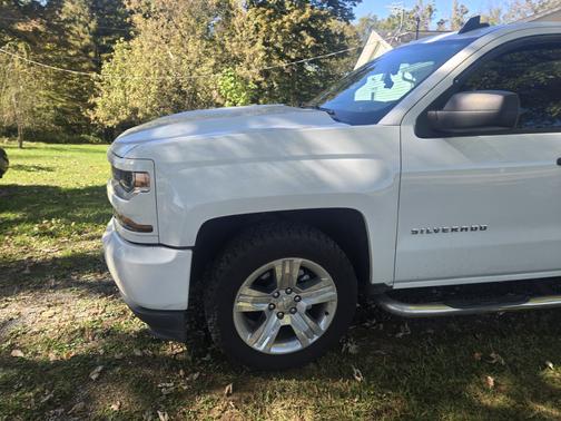 White 2018 Chevrolet Silverado 1500 Custom