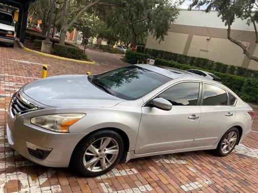Silver 2015 Nissan Altima 2.5 SV