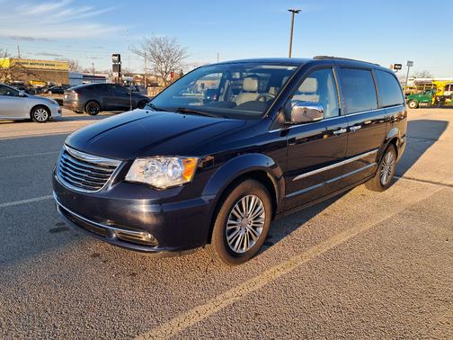 2014 Chrysler Town & Country Touring-L