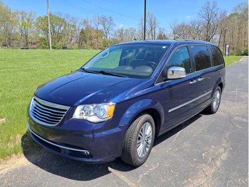 2014 Chrysler Town & Country Touring-L