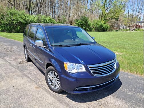 2014 Chrysler Town & Country Touring-L
