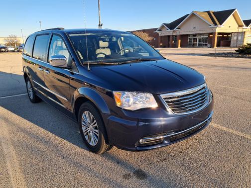 2014 Chrysler Town & Country Touring-L