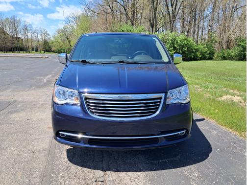 2014 Chrysler Town & Country Touring-L