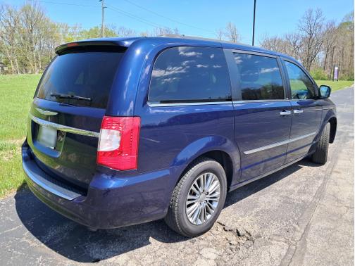 2014 Chrysler Town & Country Touring-L