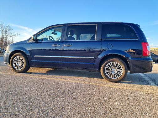 2014 Chrysler Town & Country Touring-L
