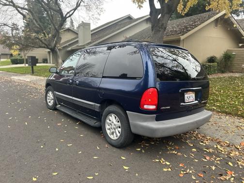 2000 Dodge Caravan SE