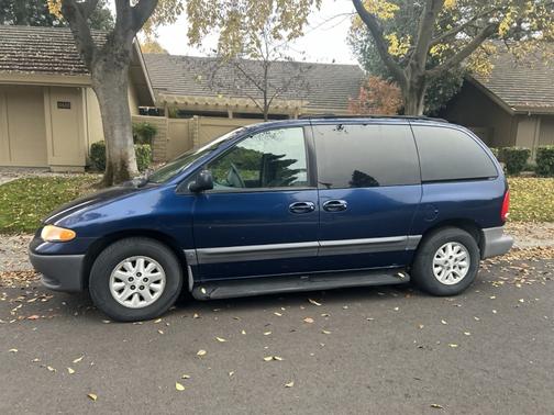 2000 Dodge Caravan SE