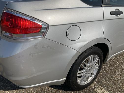 Silver 2010 Ford Focus SE