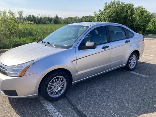 Silver 2010 Ford Focus SE