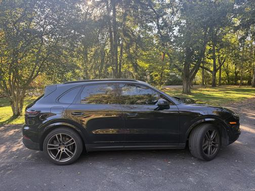 Black 2023 Porsche Cayenne Cayenne Platinum Edition