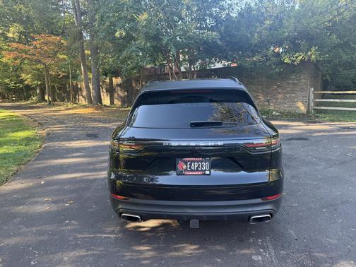 Black 2023 Porsche Cayenne Cayenne Platinum Edition