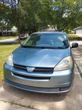 Blue 2005 Toyota Sienna CE