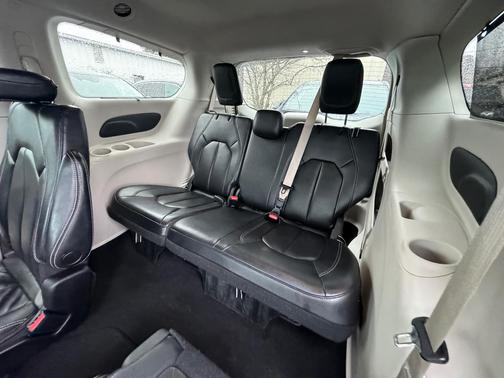 White 2023 Chrysler Pacifica Touring L