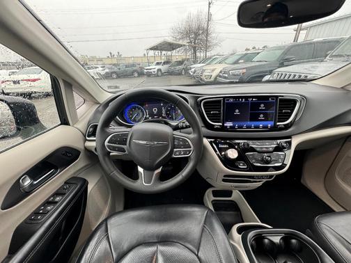 White 2023 Chrysler Pacifica Touring L