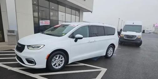 White 2023 Chrysler Pacifica Touring L
