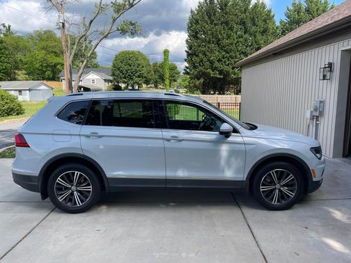 White 2018 Volkswagen Tiguan 2.0T SEL