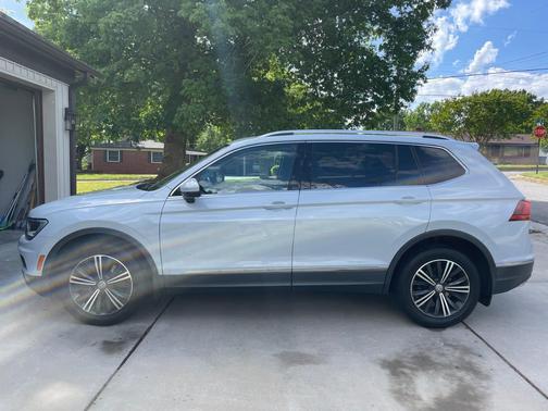 White 2018 Volkswagen Tiguan 2.0T SEL