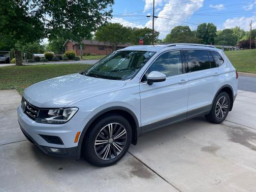 White 2018 Volkswagen Tiguan 2.0T SEL