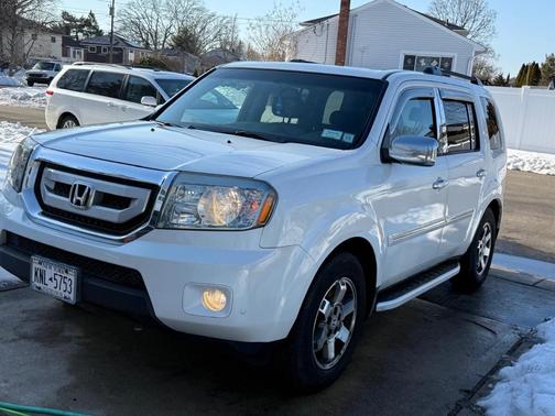 White 2011 Honda Pilot Touring