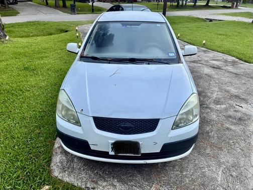 White 2009 Kia Rio LX