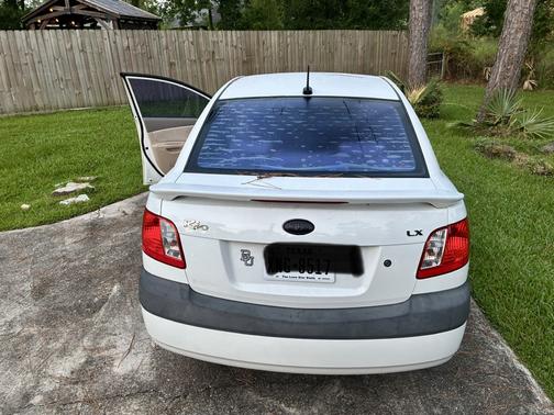 White 2009 Kia Rio LX
