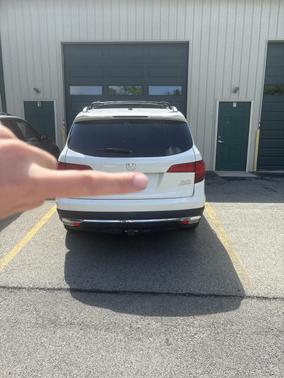 White 2017 Honda Pilot Elite