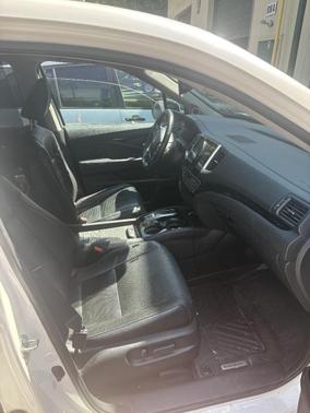 White 2017 Honda Pilot Elite