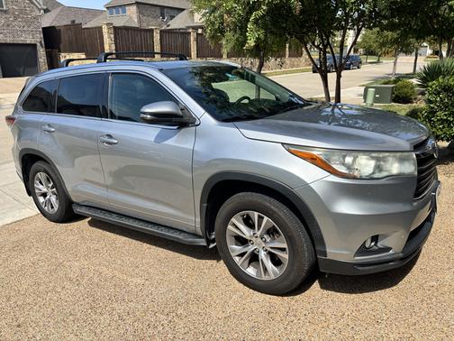 Gray 2015 Toyota Highlander XLE