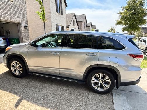 Gray 2015 Toyota Highlander XLE