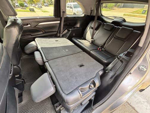 Gray 2015 Toyota Highlander XLE