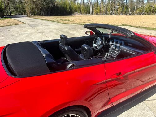 2021 Ford Mustang EcoBoost