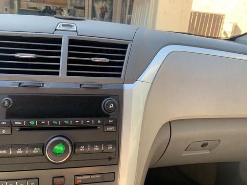 White 2011 Chevrolet Traverse LT