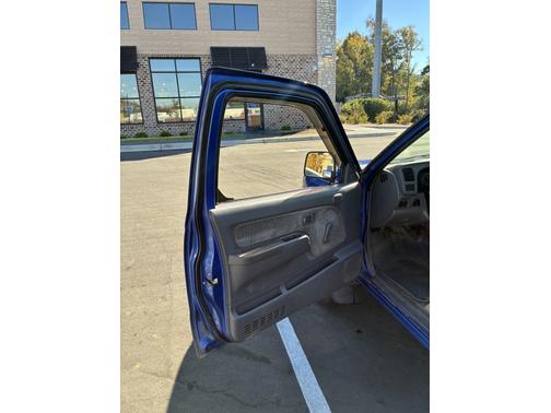 1998 Nissan Frontier SE King Cab