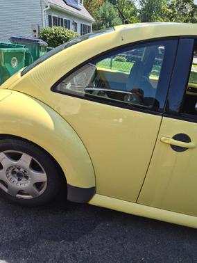 Yellow 2001 Volkswagen New Beetle GLS