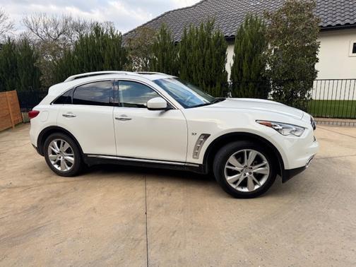 2015 INFINITI QX70 Base