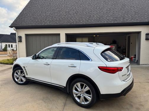 2015 INFINITI QX70 Base