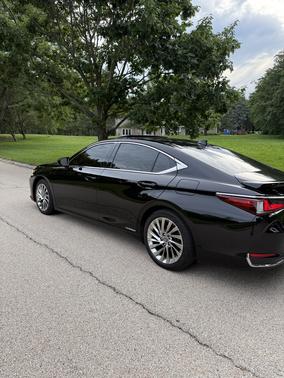 Black 2019 Lexus ES 300h Ultra Luxury