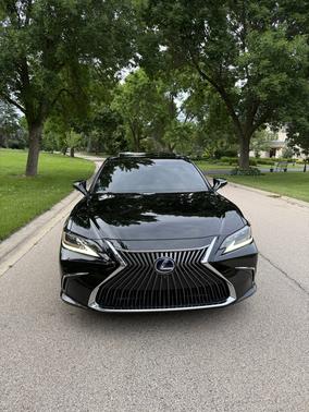 Black 2019 Lexus ES 300h Ultra Luxury